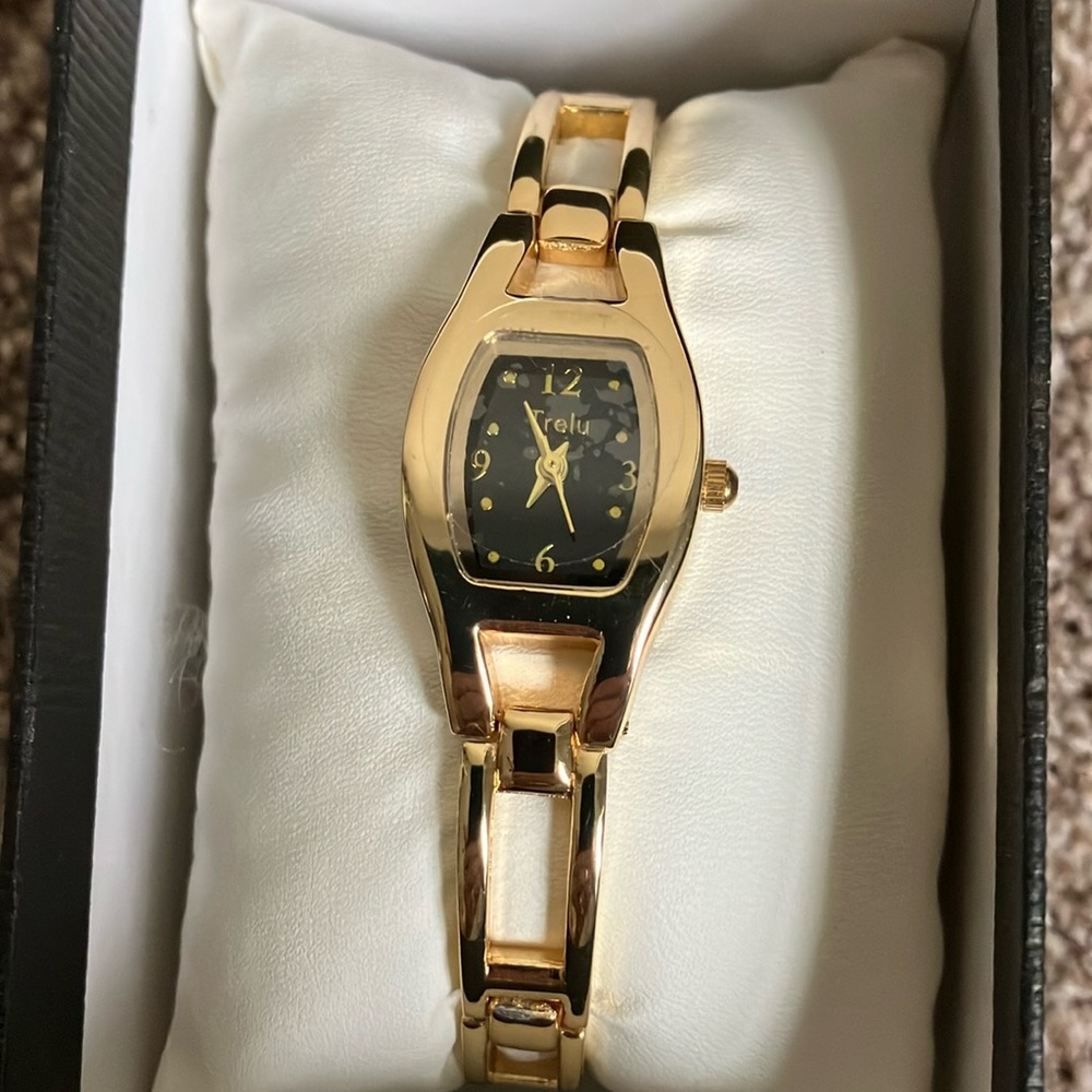 Trelu-NWOT-Lady’s Watch-Gold Tone - Picture 2 of 5